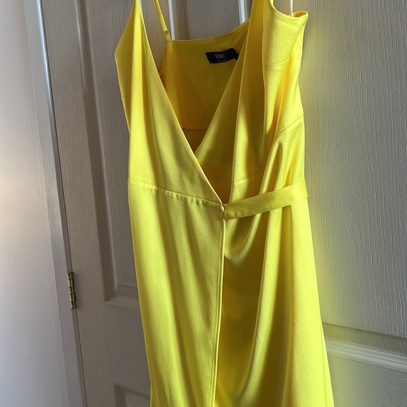 Lemon yellow wrap dress icône from Simon’s M - Picture 2 of 4
